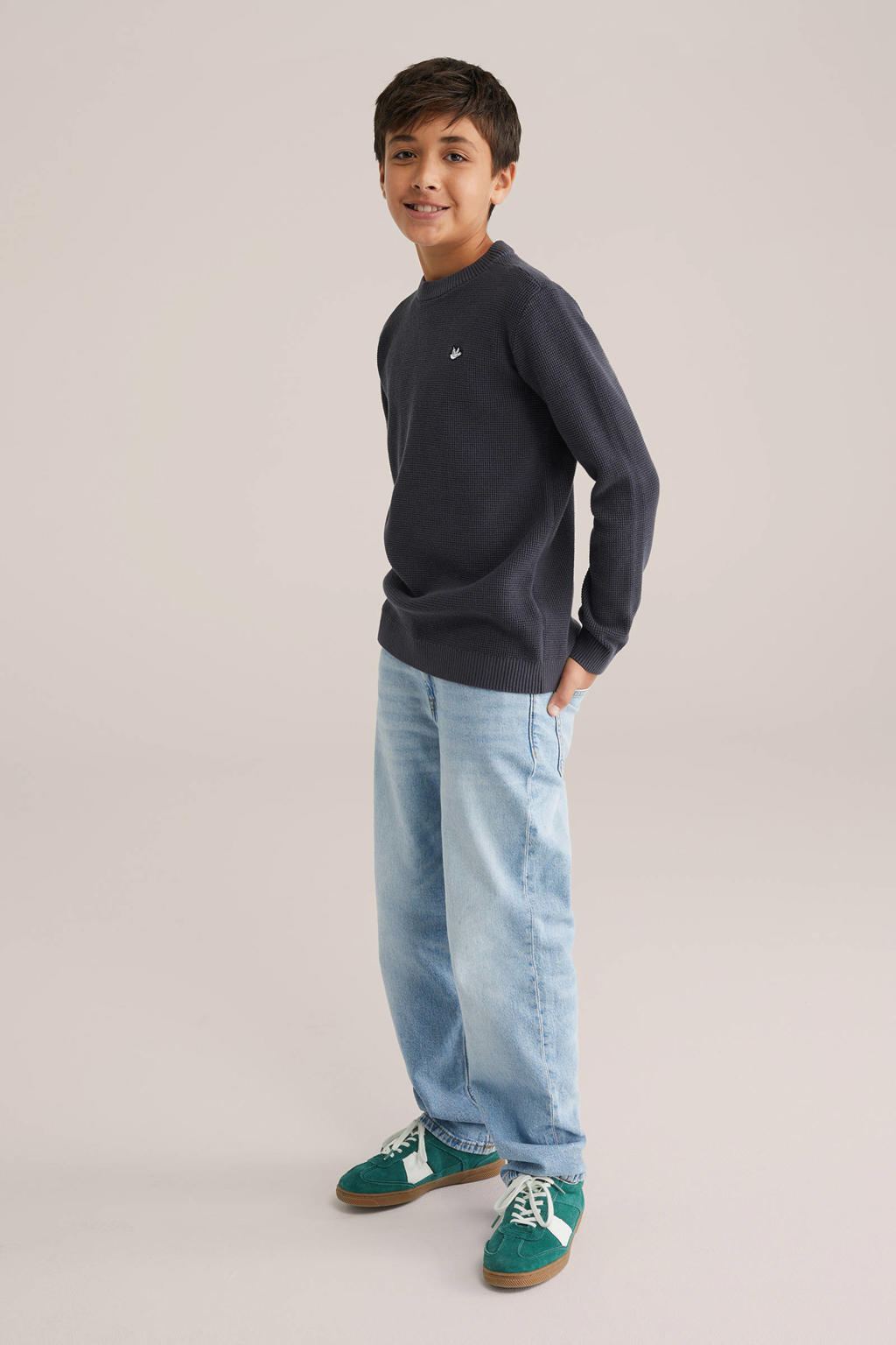 Antraciete jongens WE Fashion trui fijn gebreid van sweat materiaal met effen, lange mouwen en ronde hals