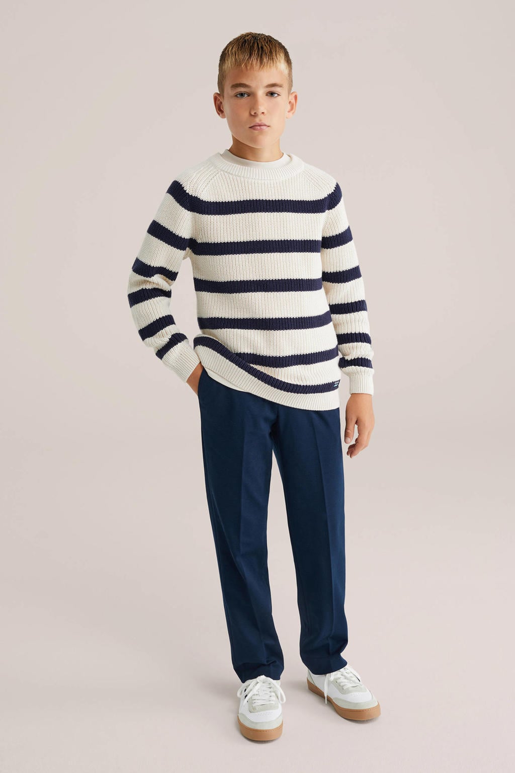 Ecru en donkerblauwe jongens WE Fashion Blue Ridge gestreepte trui rib gebreid van katoen met lange mouwen en ronde hals