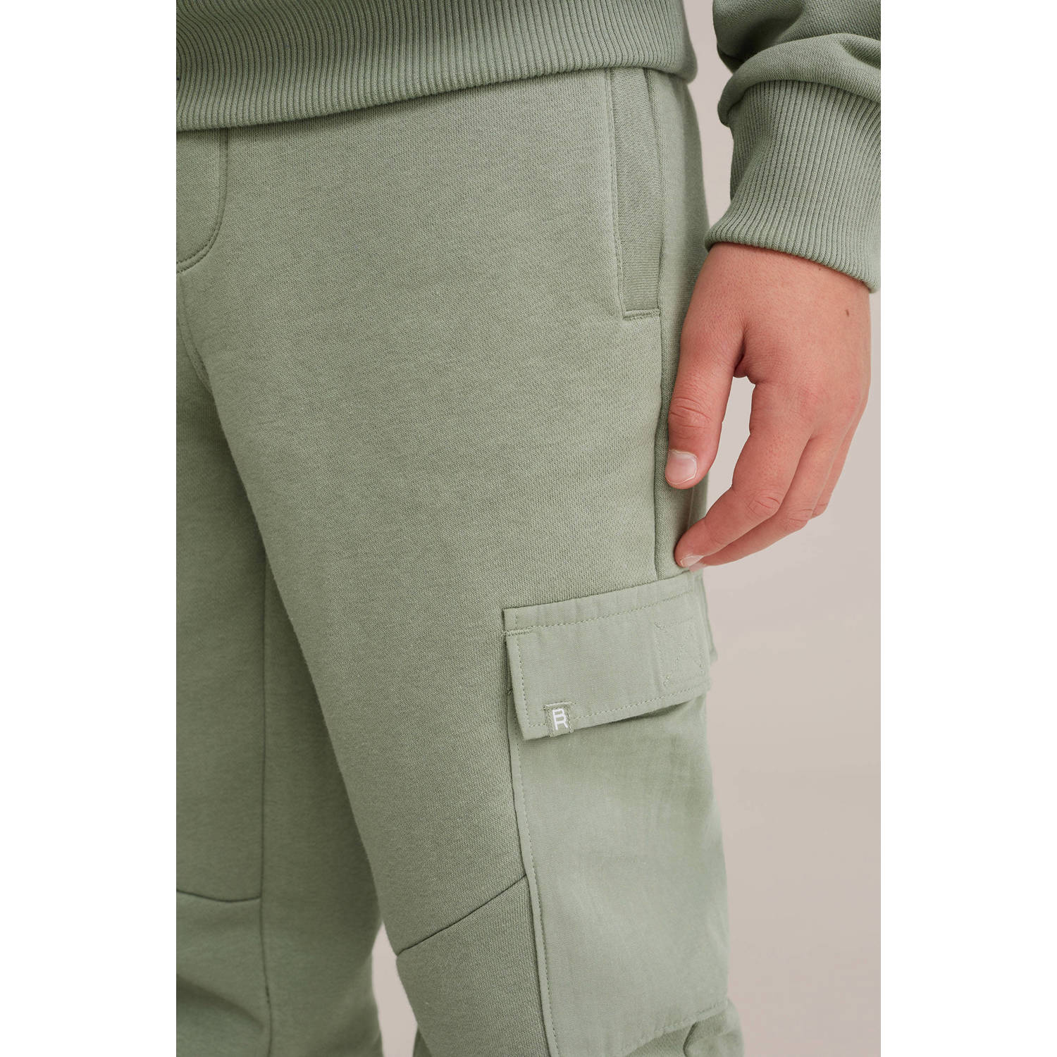 WE Fashion Blue Ridge slim cargo broek lichtgroen