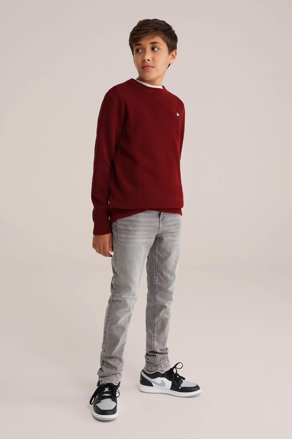 Donkerrode jongens WE Fashion trui fijn gebreid van sweat materiaal met effen, lange mouwen en ronde hals