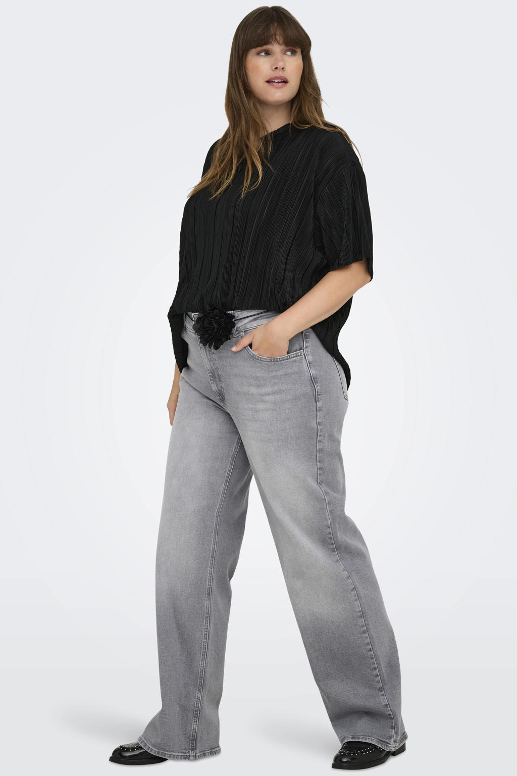 Zwarte dames ONLY CARMAKOMA top van polyester met effen, korte mouwen, ronde hals en plissé details