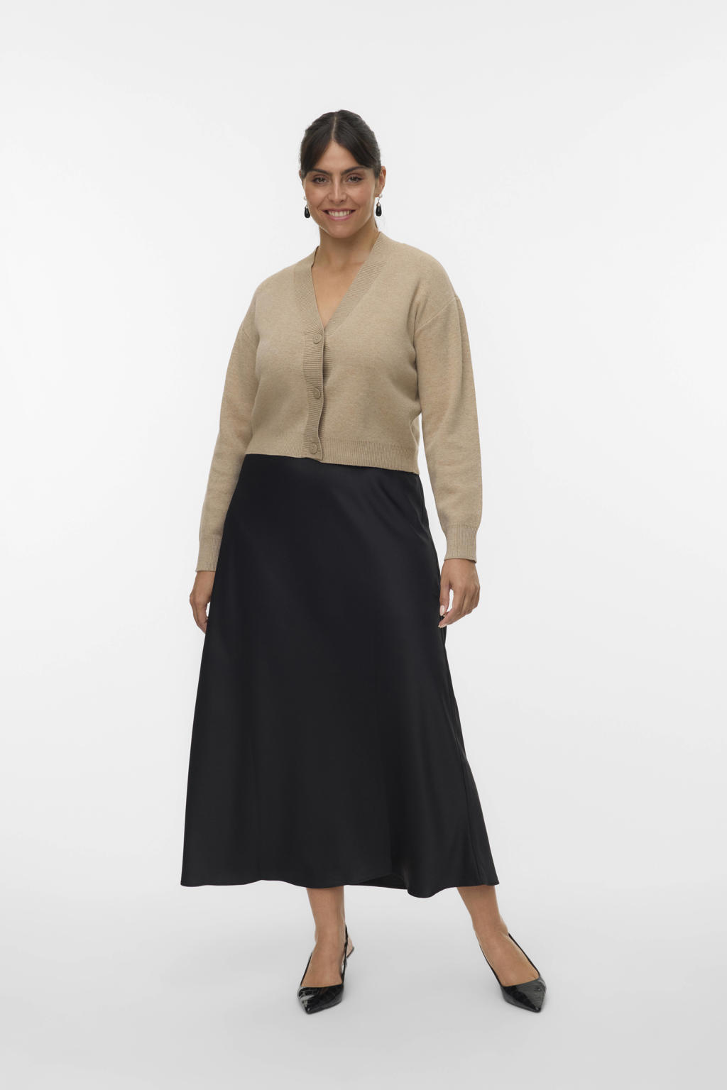 Zwarte dames VERO MODA CURVE satijnen A-lijn rok voorzien van elastische tailleband