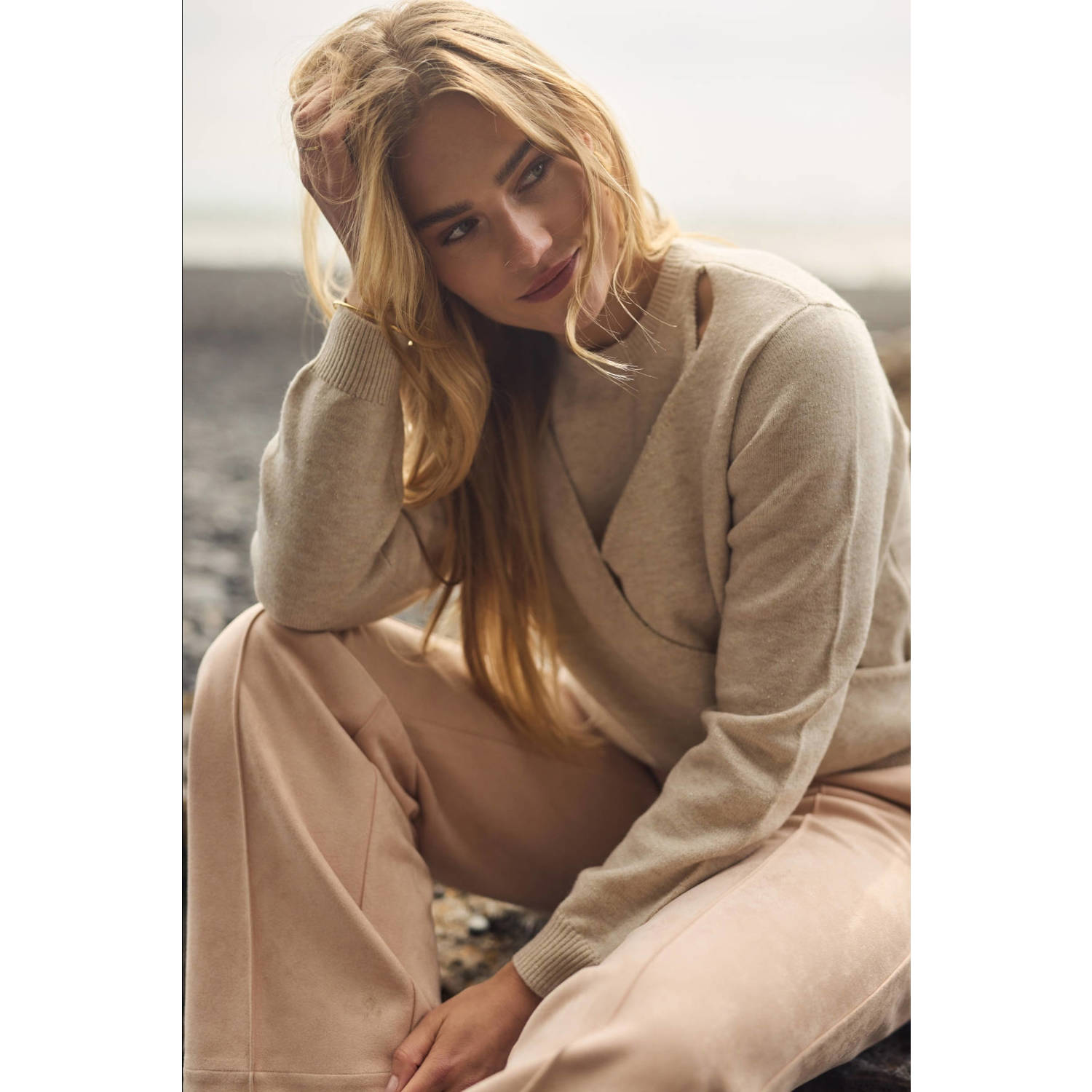 NUKUS pullover trui zand fijn gebreid