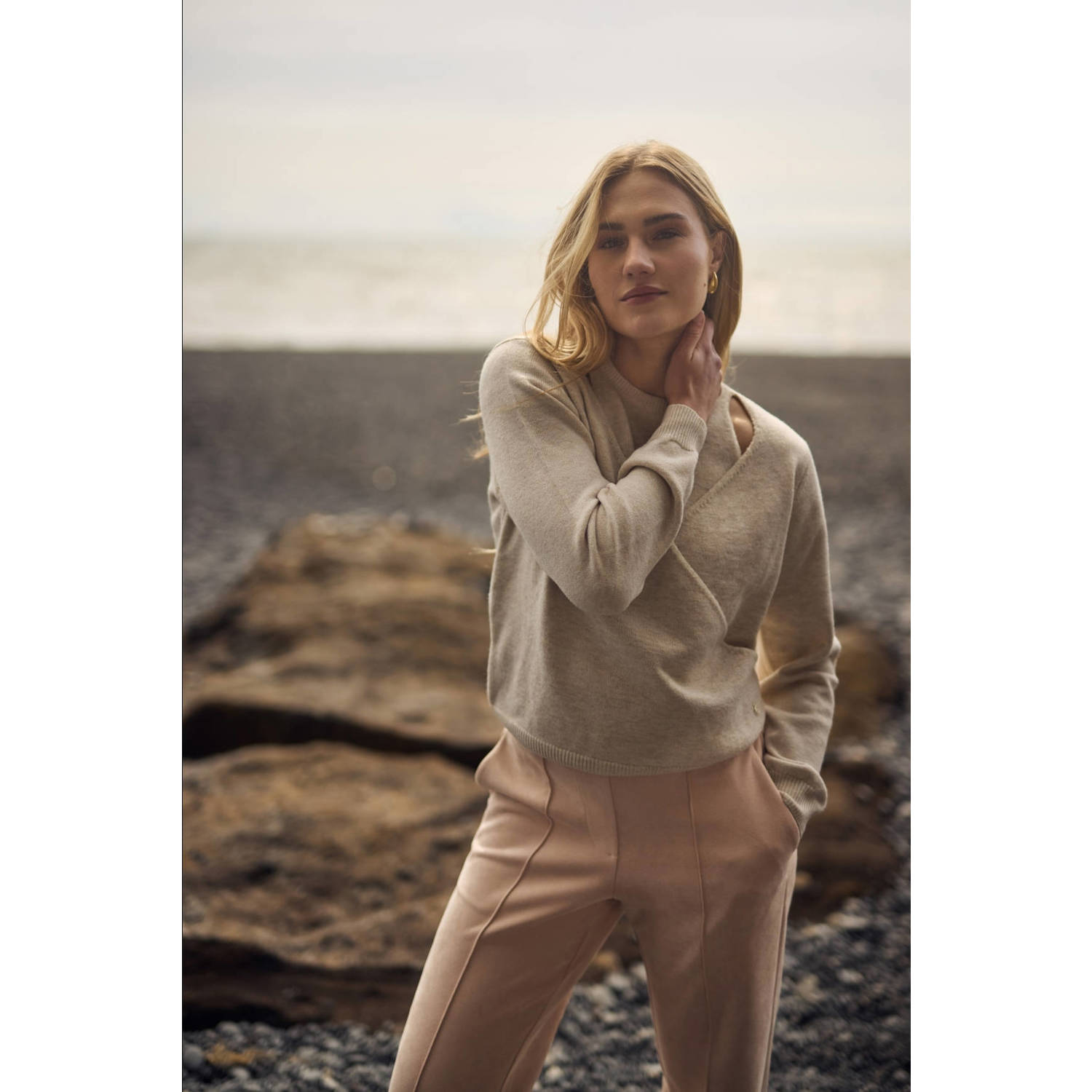 NUKUS pullover trui zand fijn gebreid