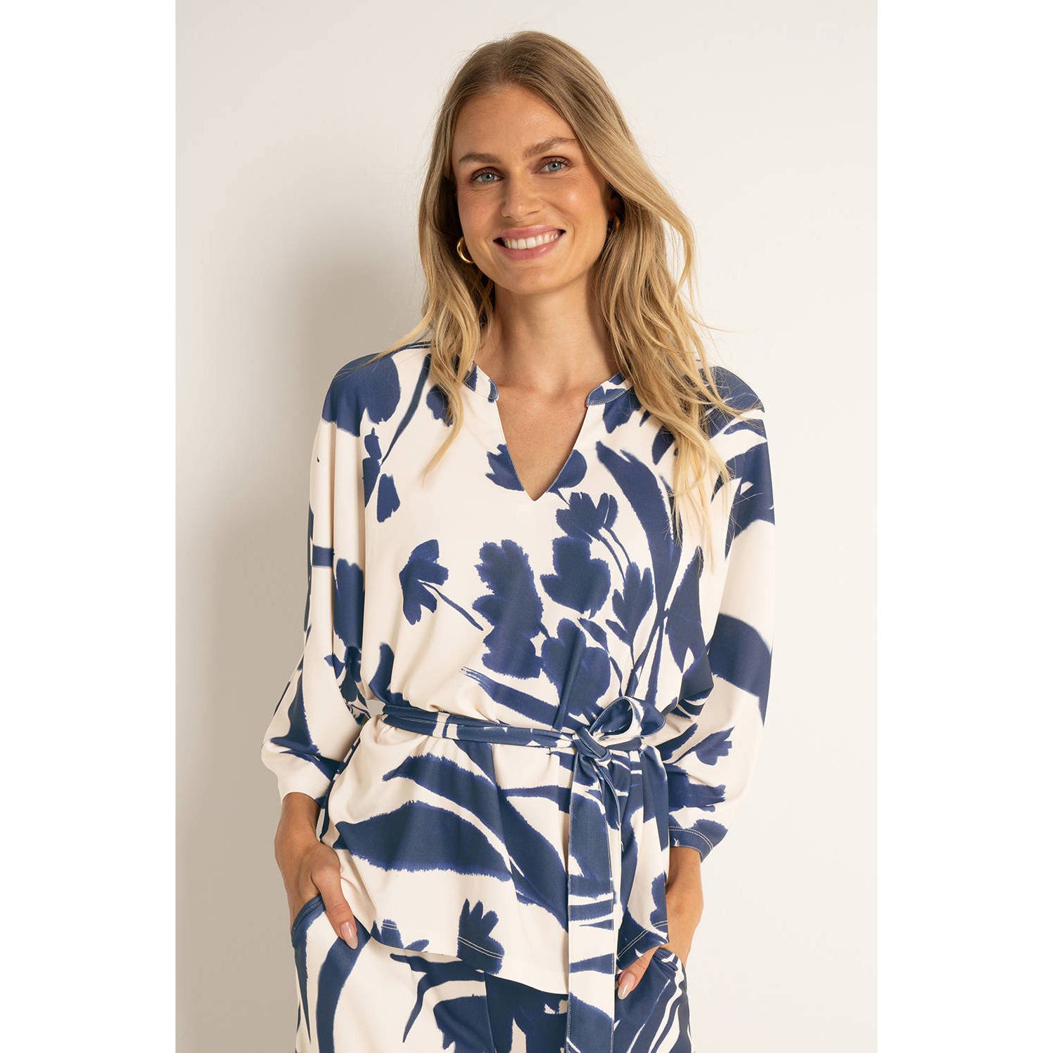 Claudia Sträter top taupe