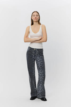 straight leg jeans