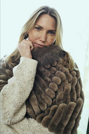 thumbnail: FREEQUENT poncho bruin
