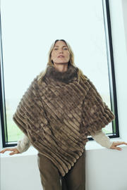 thumbnail: FREEQUENT poncho bruin