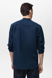 thumbnail: Donkerblauwe heren Mango Man linnen casual overhemd met effen, lange mouwen en knoopsluiting