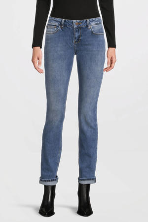 slim fit jeans