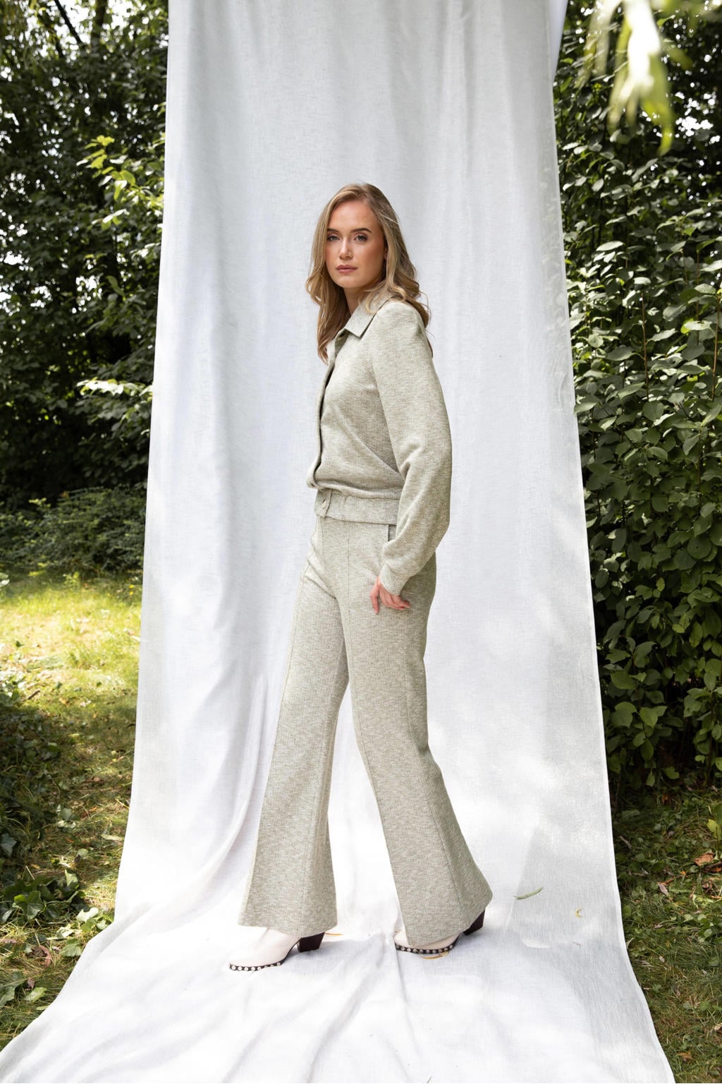 Lichtgroene dames ICNK.Amsterdam bomberjack van viscose met effen, lange mouwen, klassieke kraag en knoopsluiting