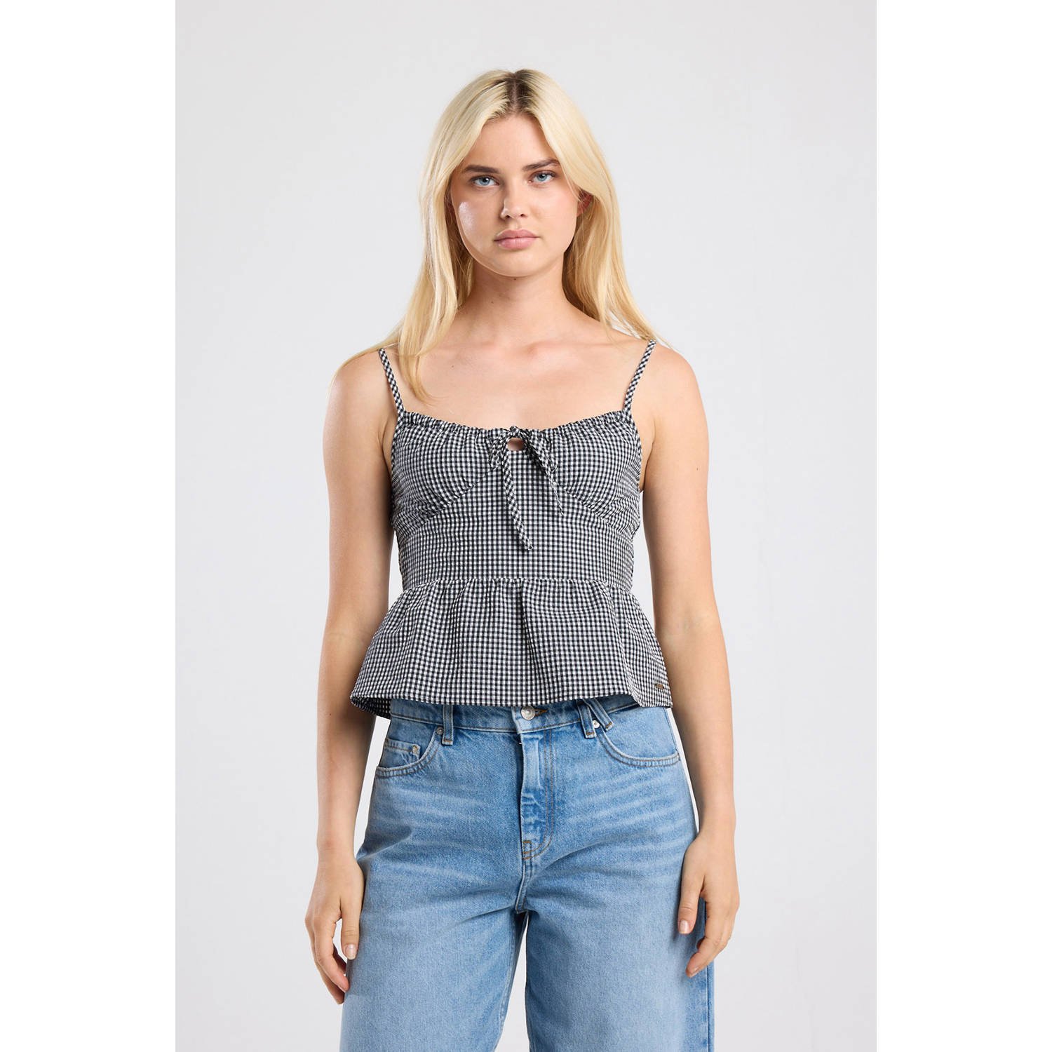 America Today mouwloze top zwart