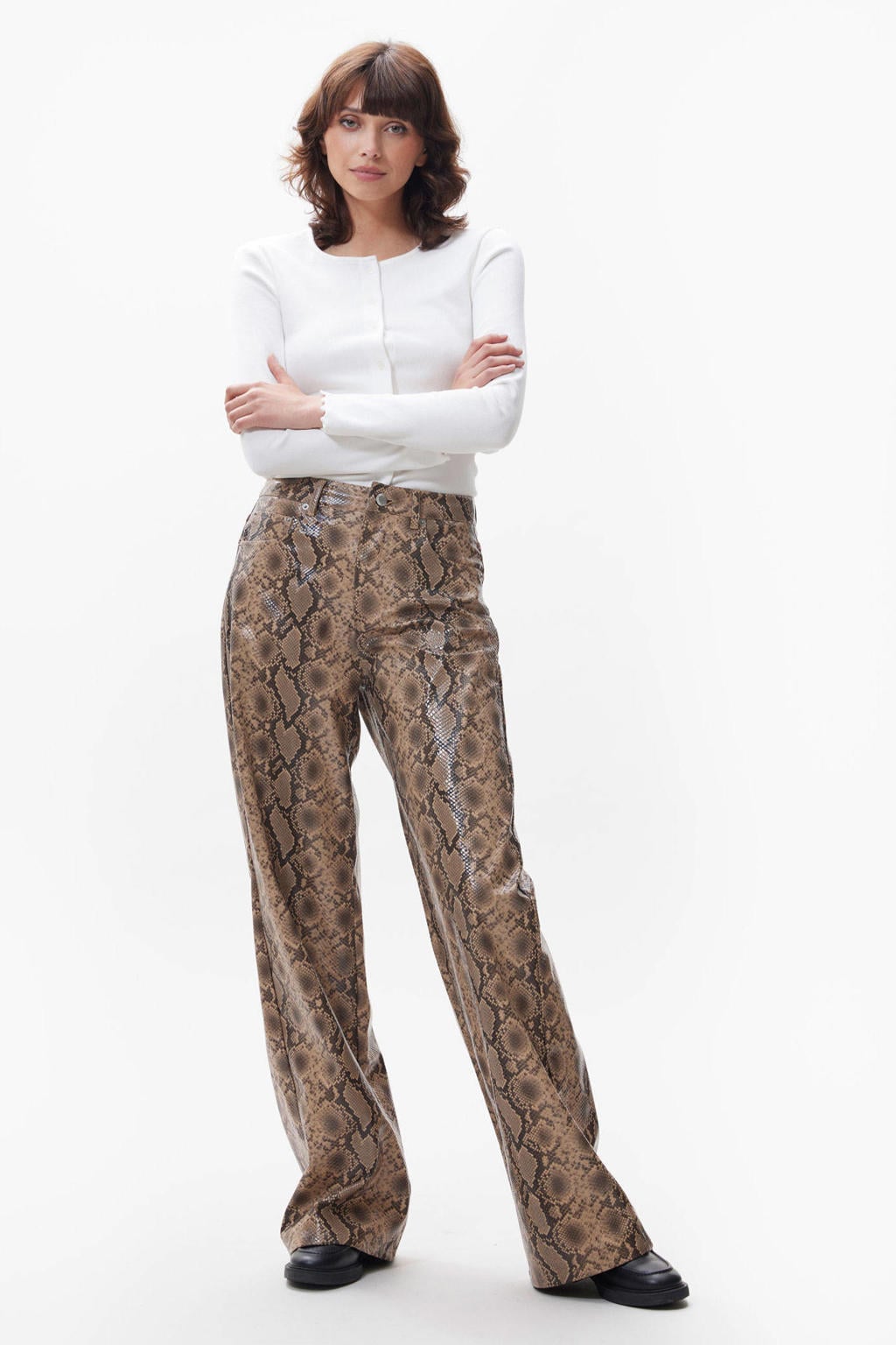 Bruine dames Catwalk Junkie imitatieleren wide leg regular waist casual broek met rits- en knoopsluiting en dierenprint
