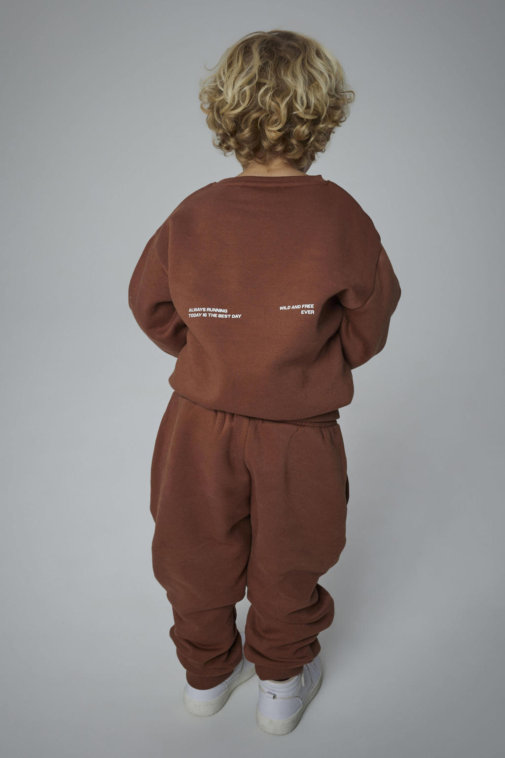 Bruine jongens NAME IT MINI regular joggingbroek van sweat materiaal met effen