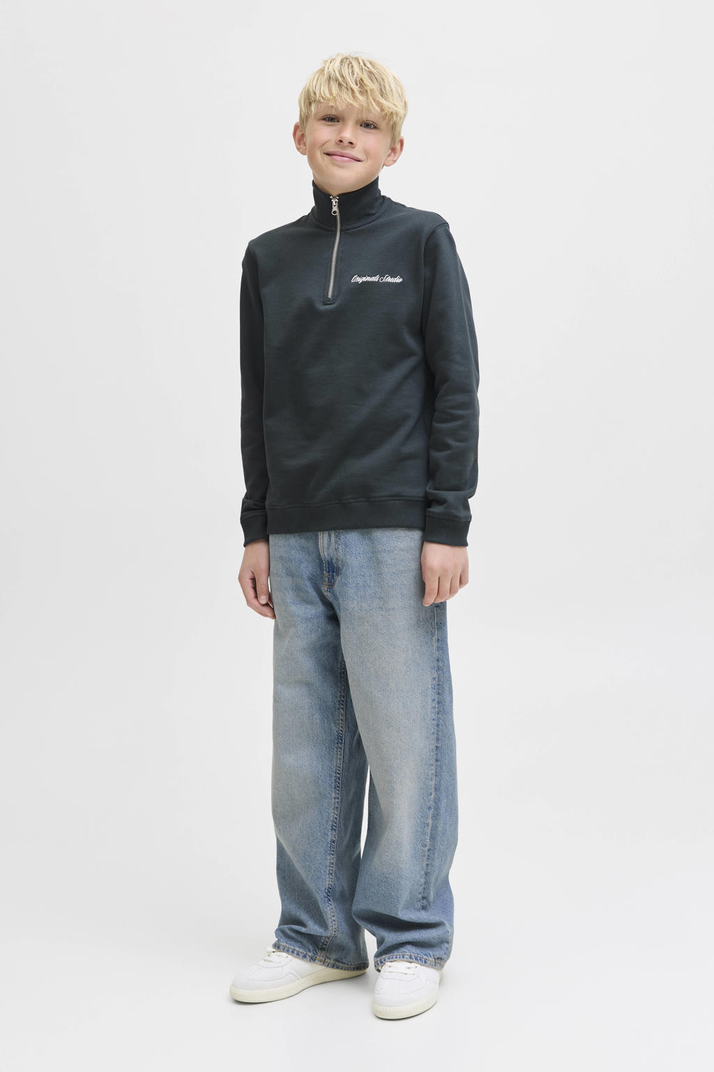 Donkergroene jongens JACK & JONES JUNIOR sweater met tekst print, lange mouwen, opstaande kraag, halve rits en geribde boorden