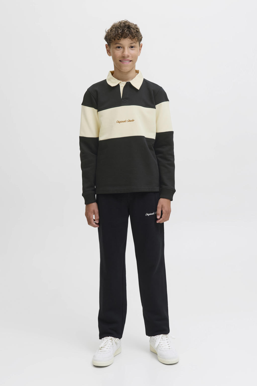Zwart en ecru jongens JACK & JONES JUNIOR sweater met strepenprint, lange mouwen, polo kraag, knoopsluiting en geribde boorden