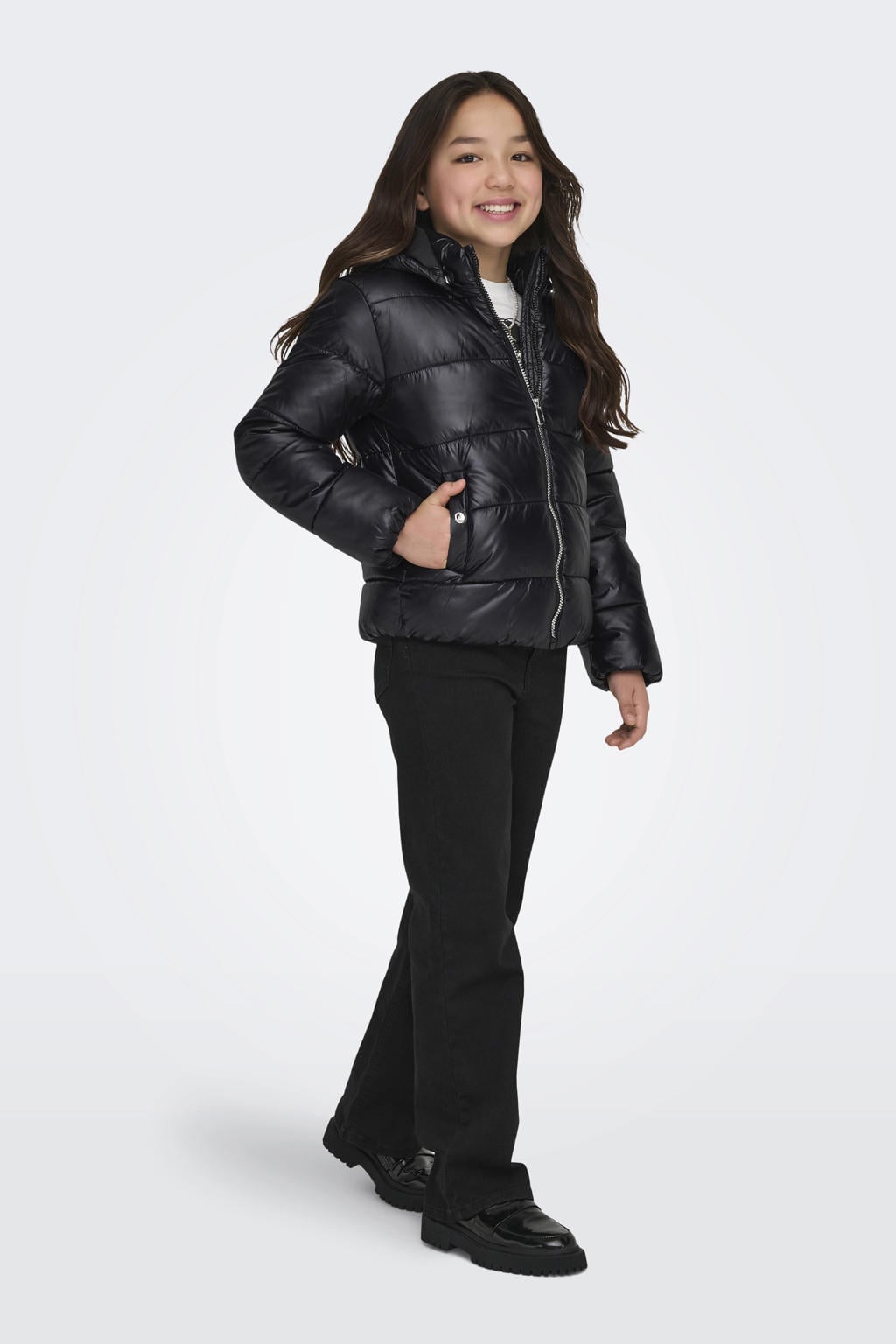 Zwarte meisjes KIDS ONLY GIRL gewatteerde jas van nylon met effen, lange mouwen, capuchon, ritssluiting en glimmend detail