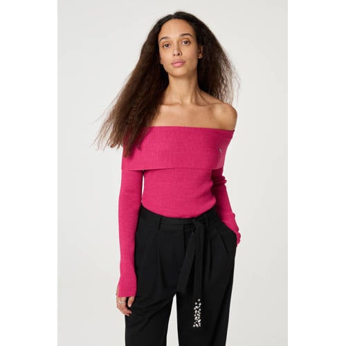 Fabienne Chapot off shoulder trui fuchsia afbeelding