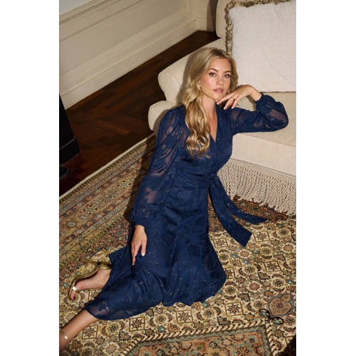 Freebird gebloemde wikkel-/overslagjurk met lurex donkerblauw afbeelding