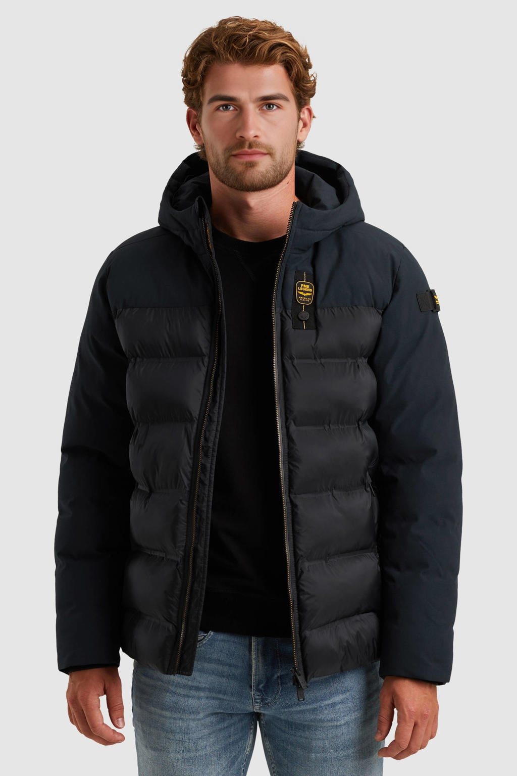 Donkerblauwe heren PME Legend gewatteerde jas van polyester met effen, lange mouwen, capuchon, rits met windvanger en doorgestikte details