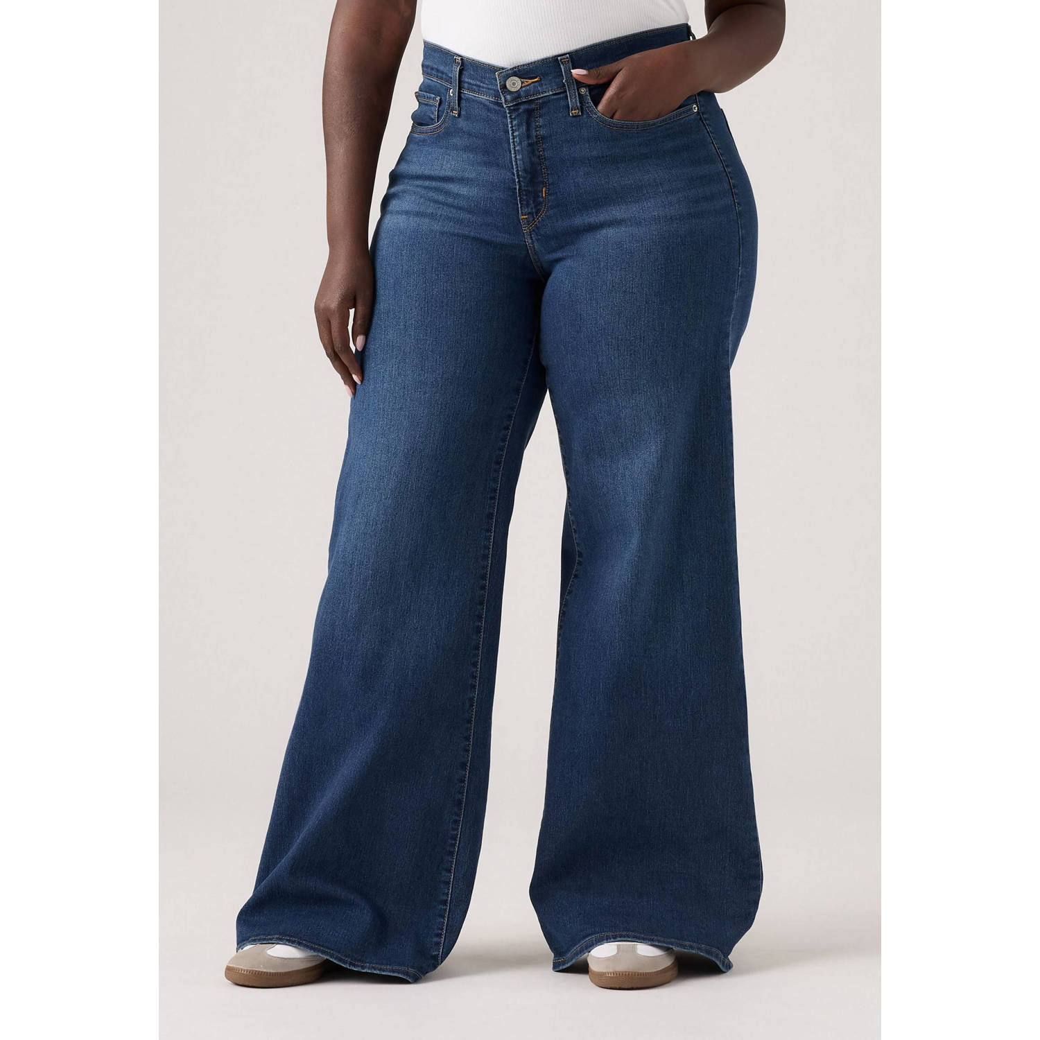 Levi's 300 Shaping wide leg jeans in 5-pocketmodel model '318'