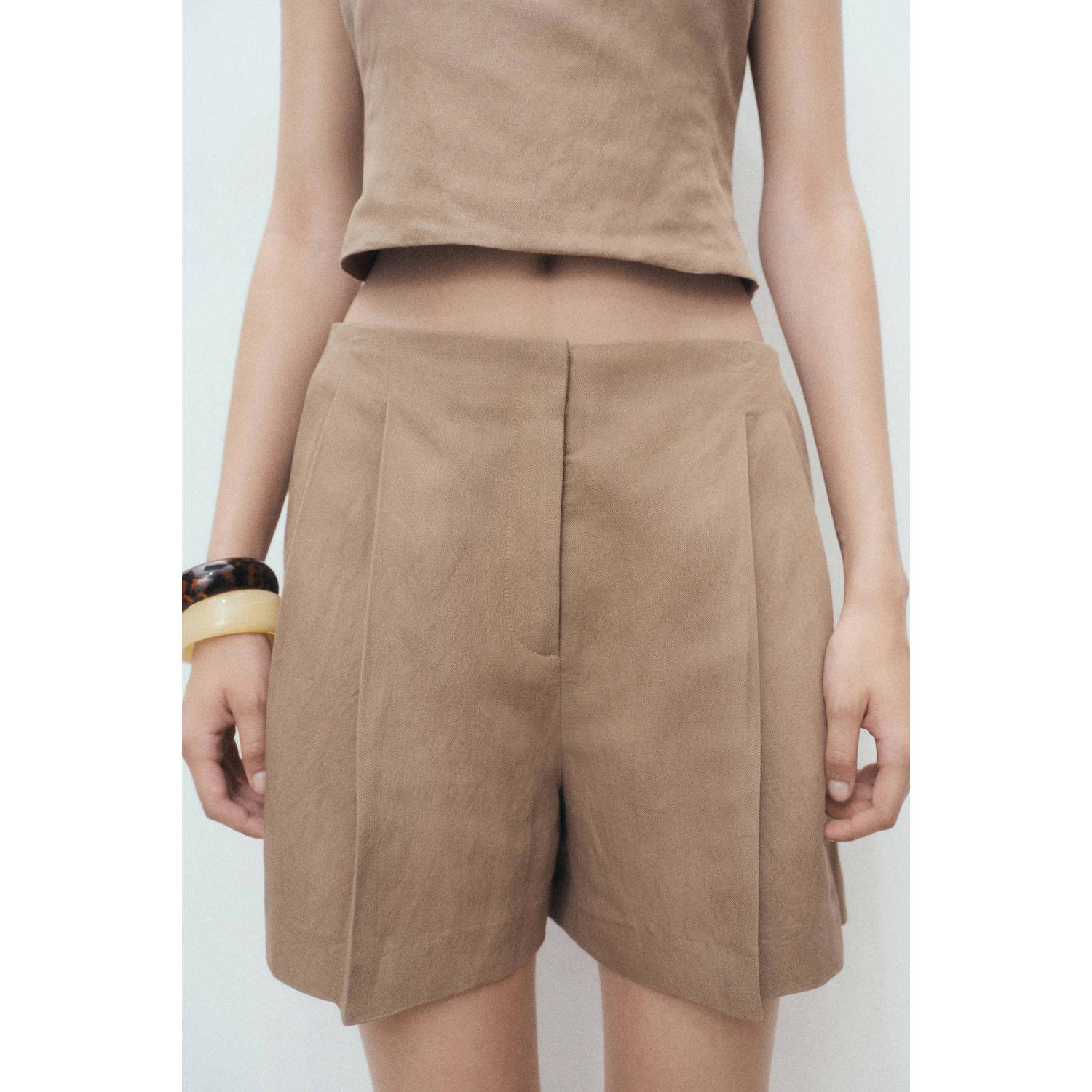Mango regular waist chino short met linnen beige