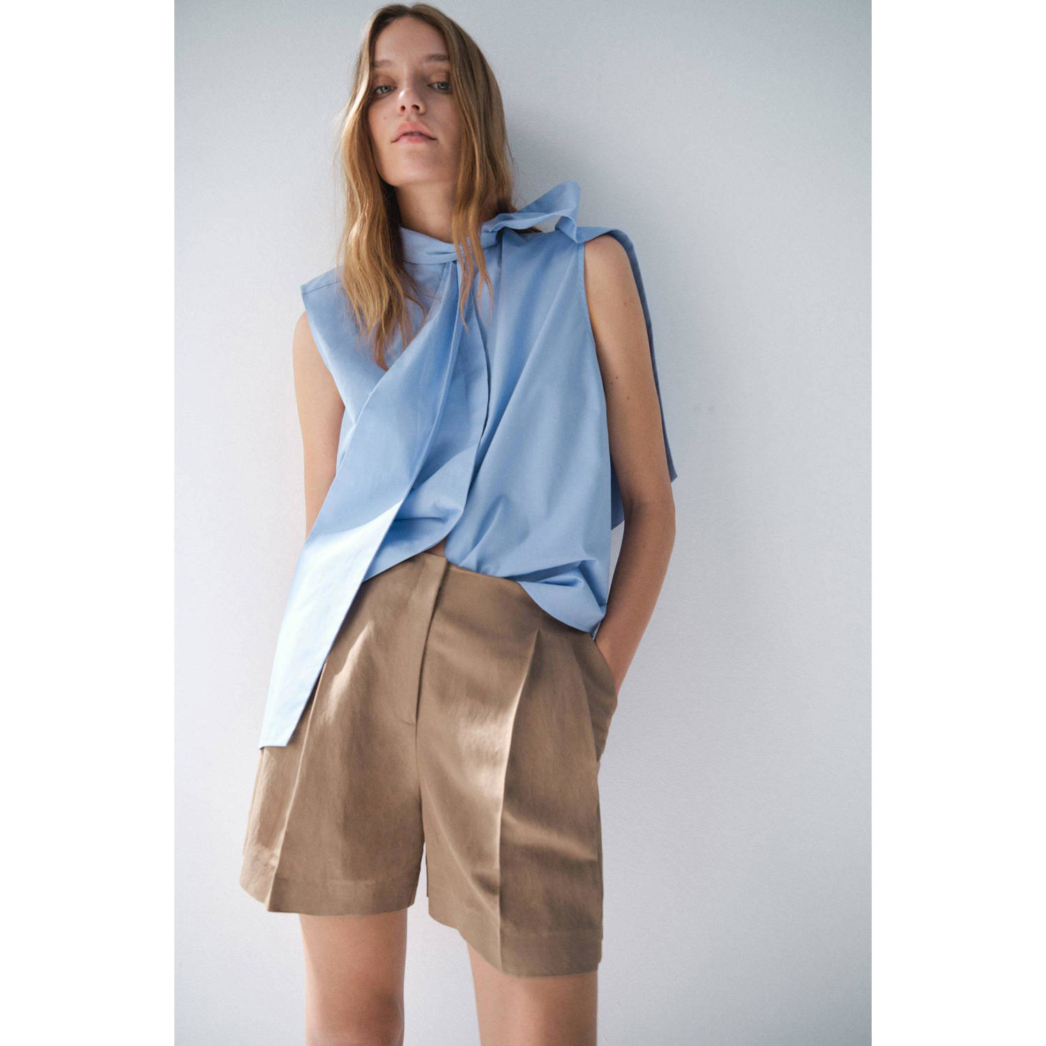 Mango regular waist chino short met linnen beige