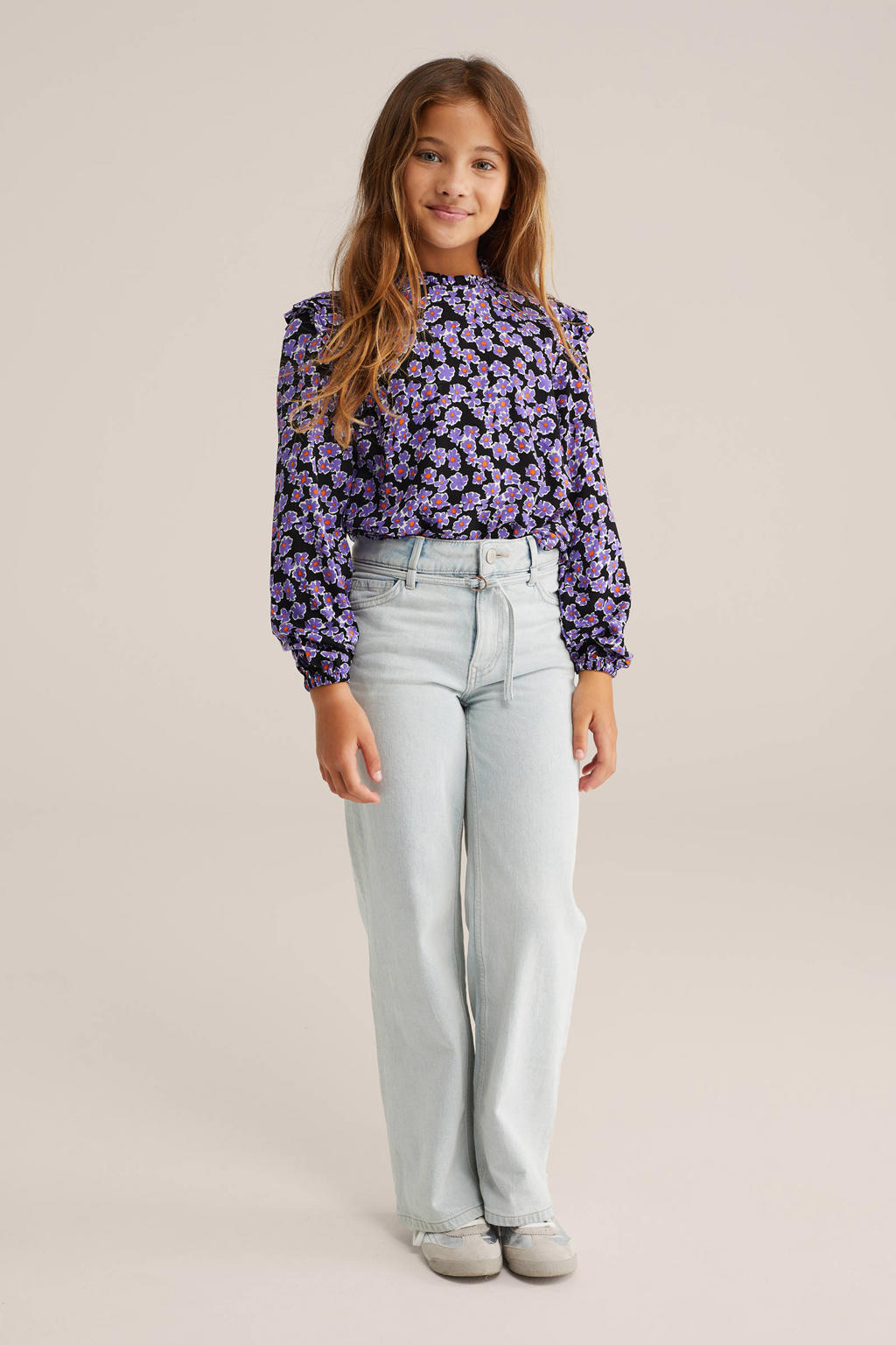 Donkerblauw, lila en oranje meisjes WE Fashion blousetop van viscose met bloemenprint, lange mouwen, opstaande kraag en elastische boord