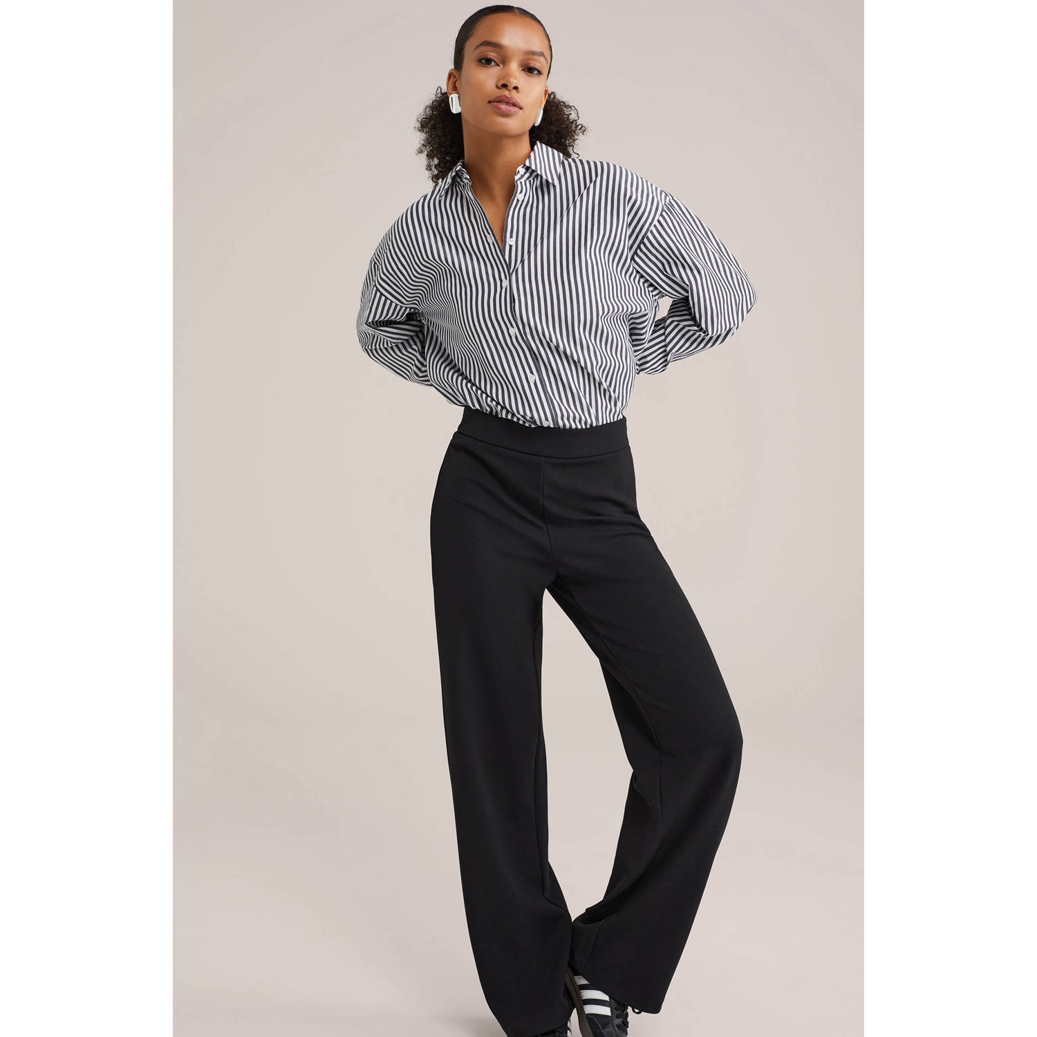 WE Fashion straight regular waist broek zwart