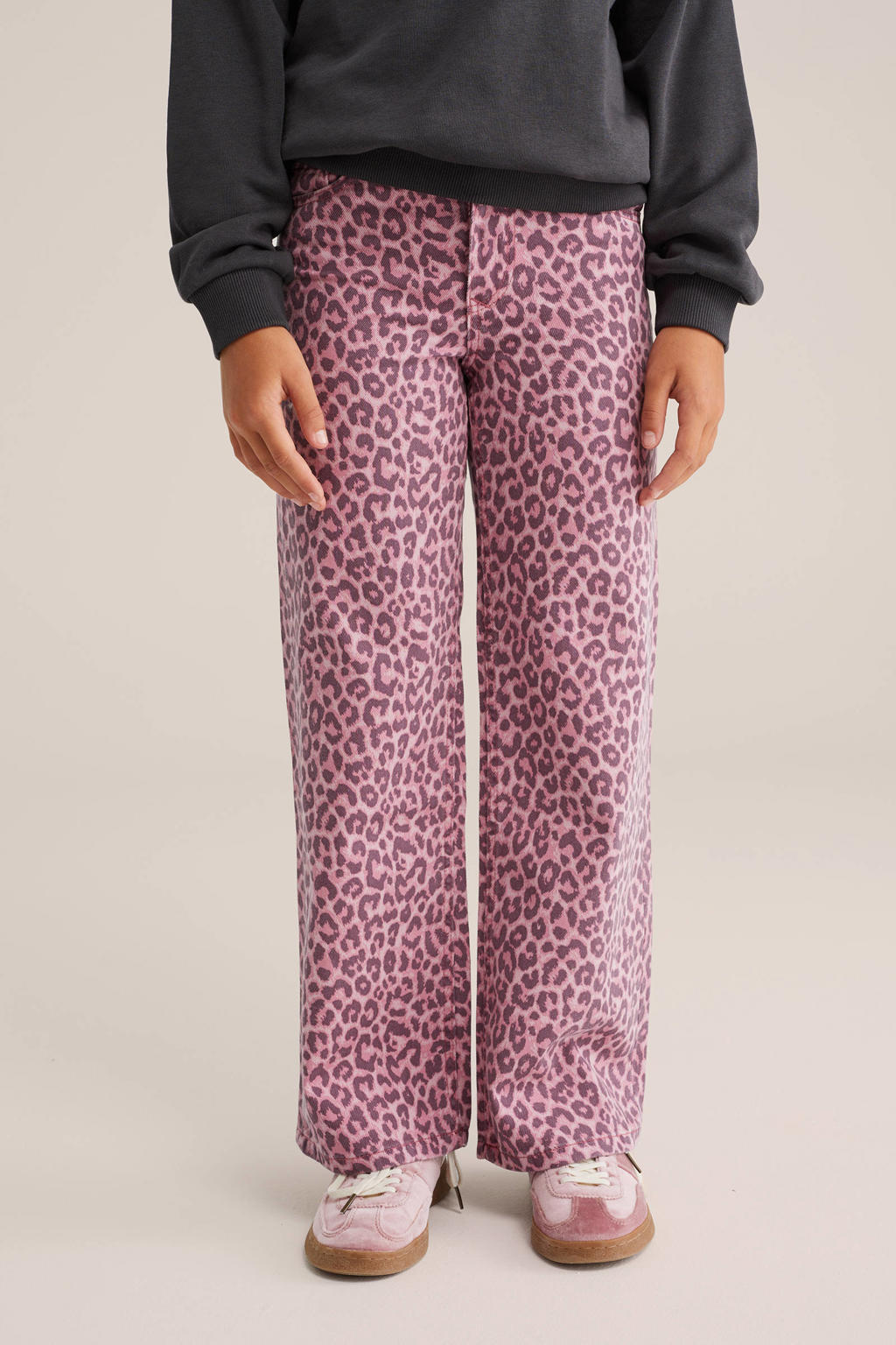 Roze meisjes WE Fashion Blue Ridge loose casual broek van katoen met rits- en knoopsluiting en dierenprint
