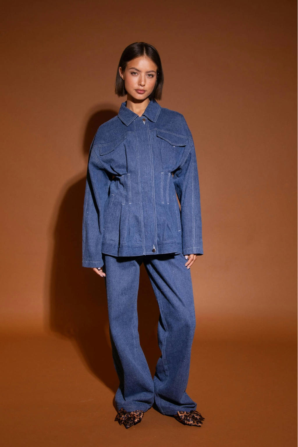 Medium blue denim dames Studio AMAYA spijkerjas van denim met effen, lange mouwen en klassieke kraag