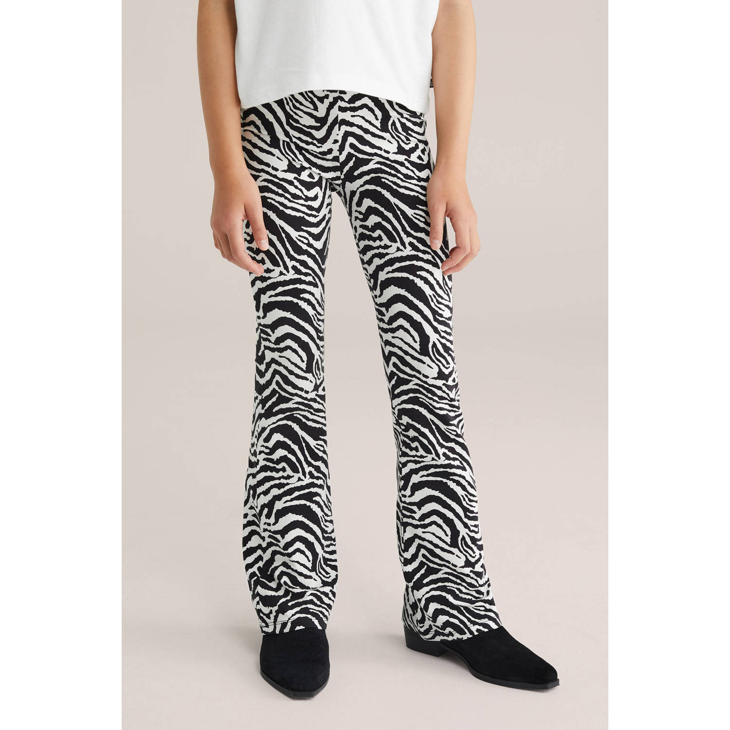 WE Fashion flared broek zwart