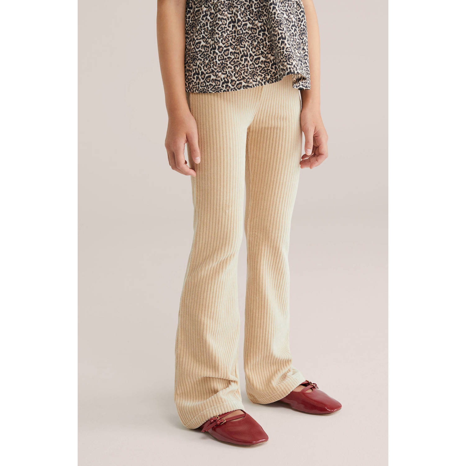 WE Fashion corduroy flared broek zand