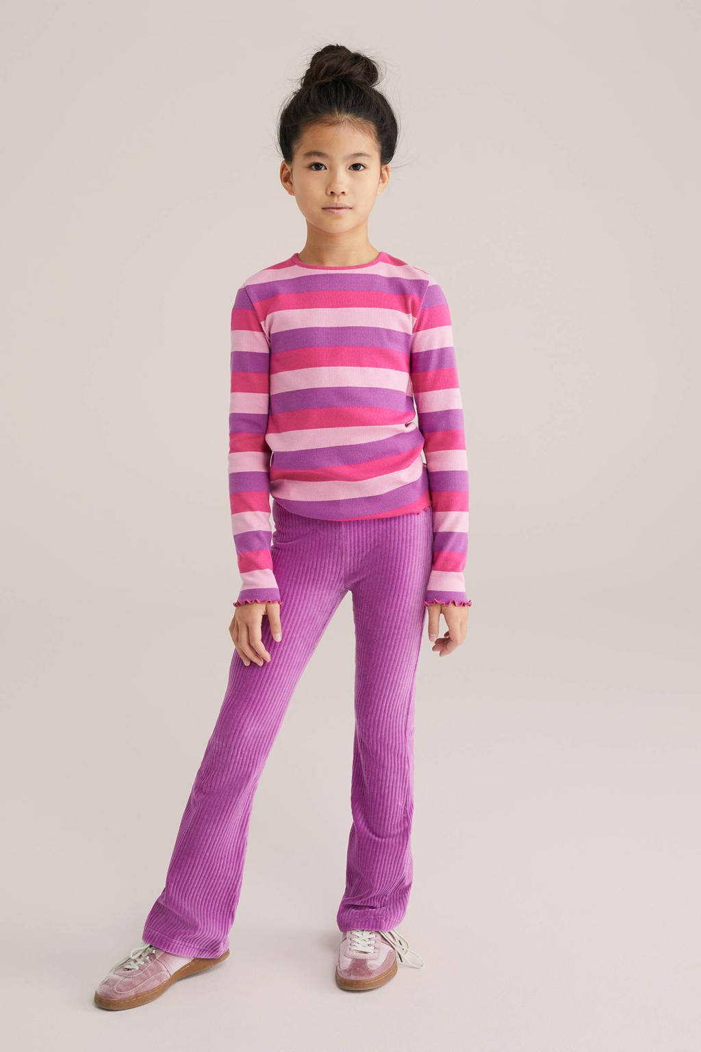 Roze meisjes WE Fashion fluwelen flared flared broek met regular waist en elastische tailleband