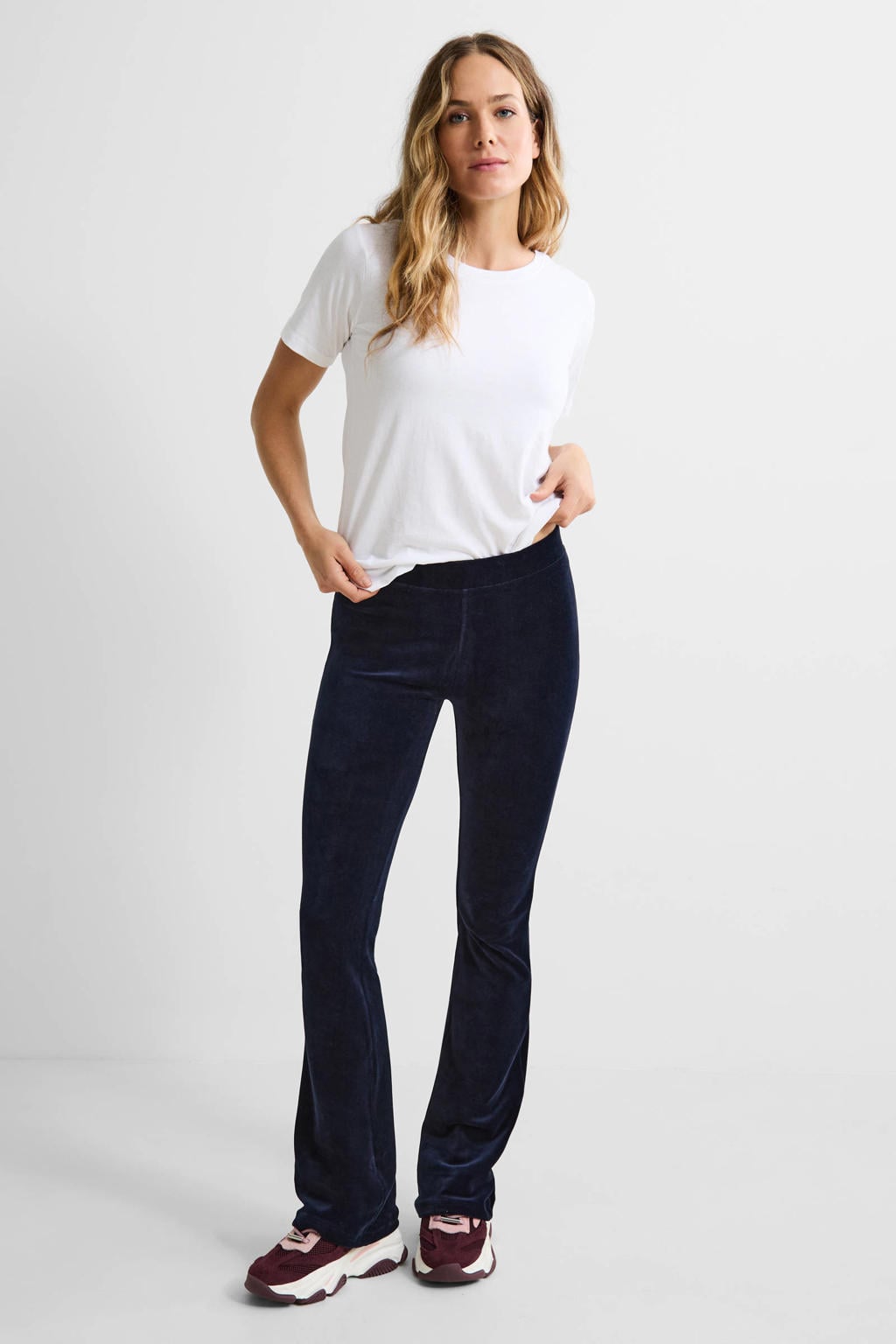 Donkerblauwe dames Anytime fluwelen flared broek met high waist en elastische tailleband
