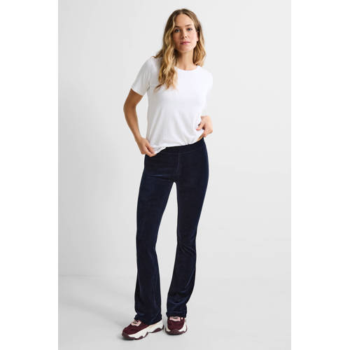 anytime fluwelen flared broek donkerblauw afbeelding