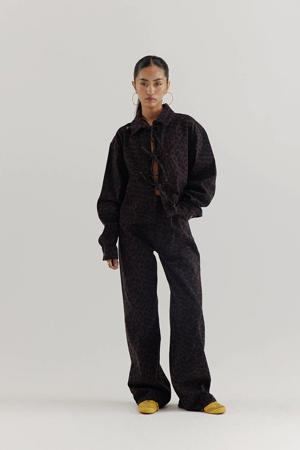wide leg jeans met panterprint bruin
