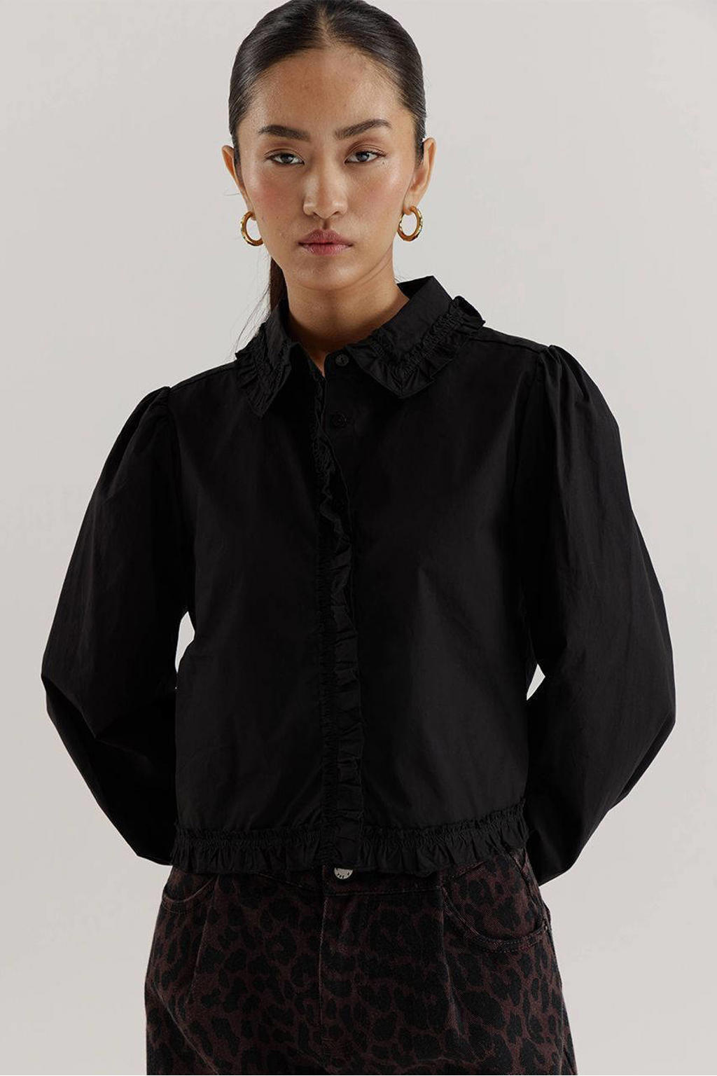 Zwarte dames HARPER & YVE blouse van katoen met effen, lange mouwen, klassieke kraag, knoopsluiting en ruches