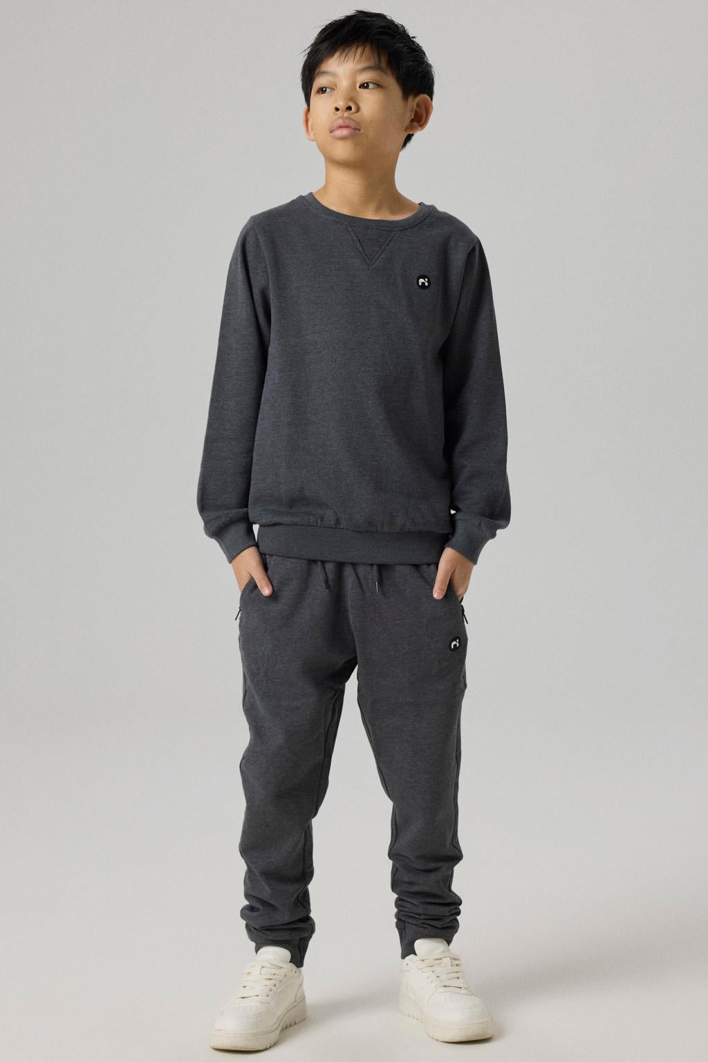 Grijs melange jongens NAME IT KIDS regular joggingbroek melange van sweat materiaal met elastische tailleband met koord en effen