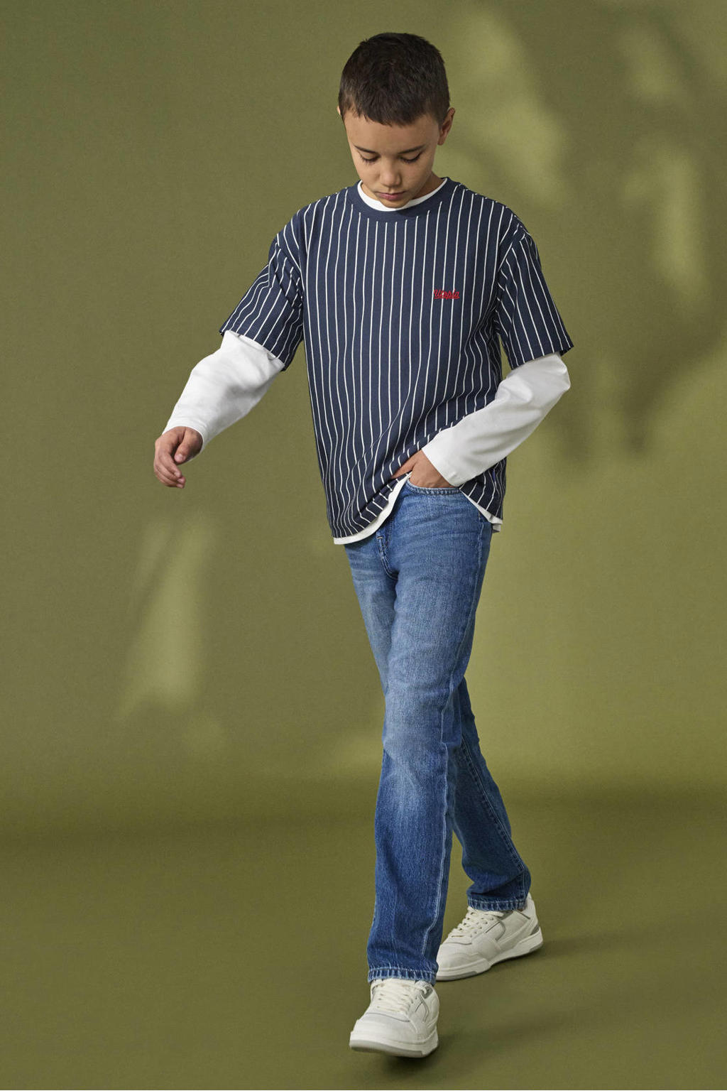 Medium blue denim jongens ONLY & SONS JUNIOR straight leg jeans van denim met rits- en knoopsluiting en effen