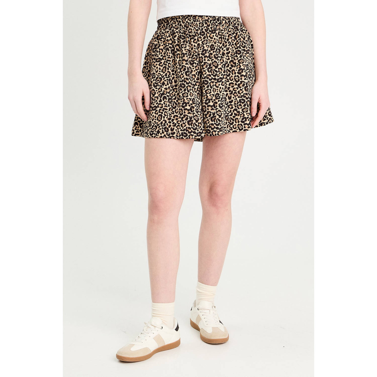 Cache regular waist casual short beige