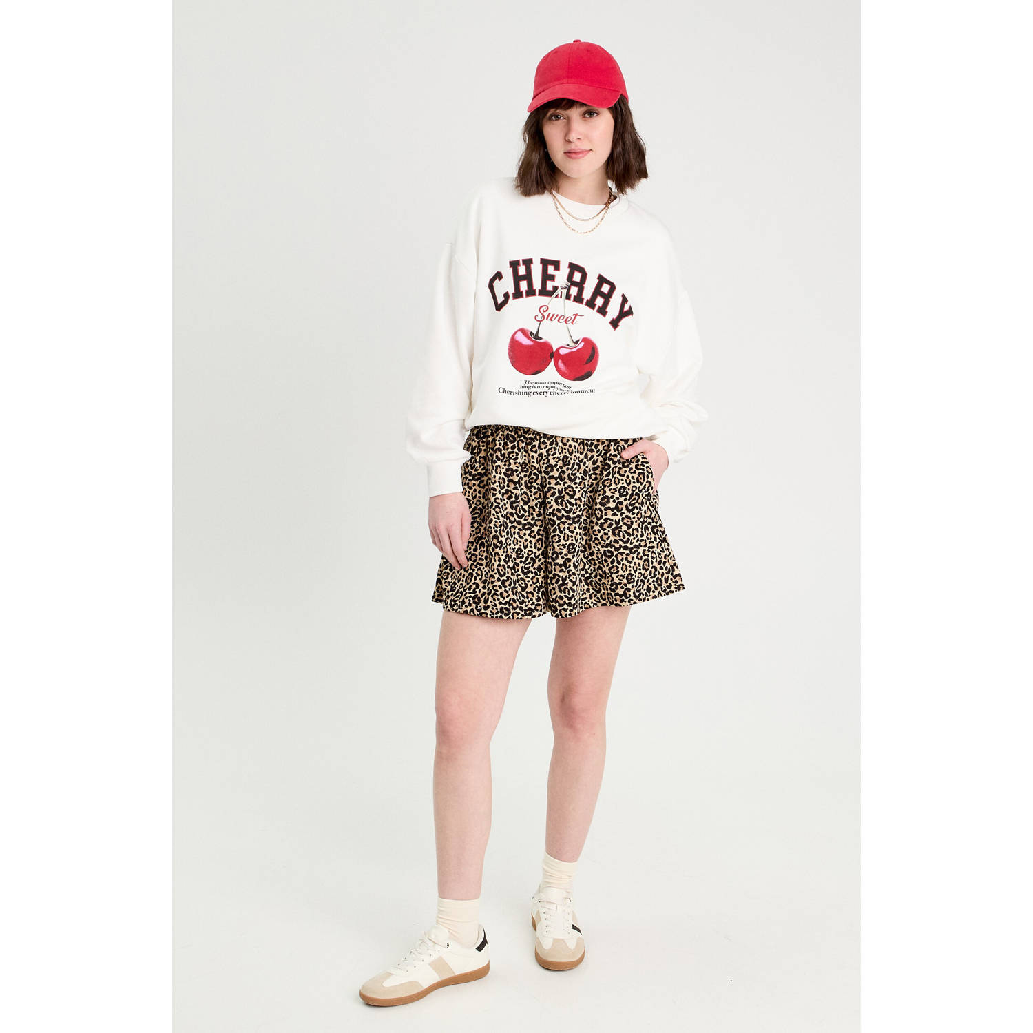 Cache regular waist casual short beige