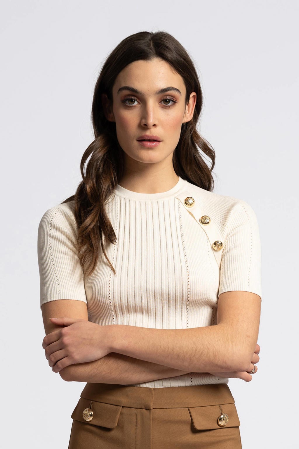 Crème dames NIKKIE top crème van polyester met effen, korte mouwen en ronde hals