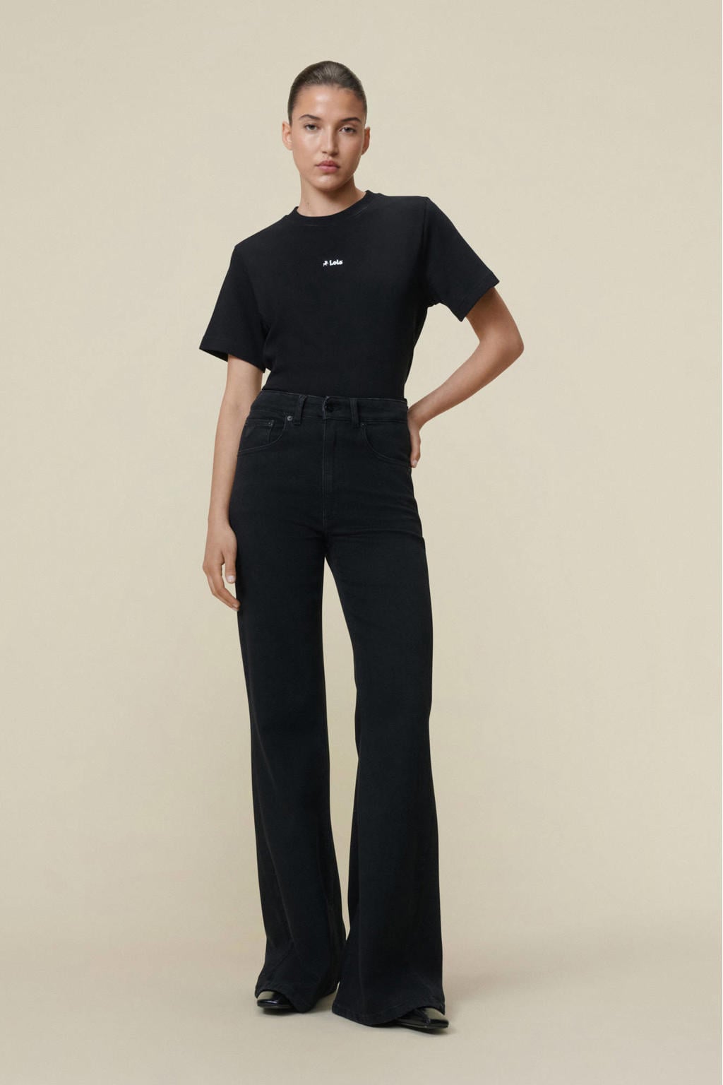 Black denim dames Lois high waist flared jeans black van denim met rits- en knoopsluiting en effen