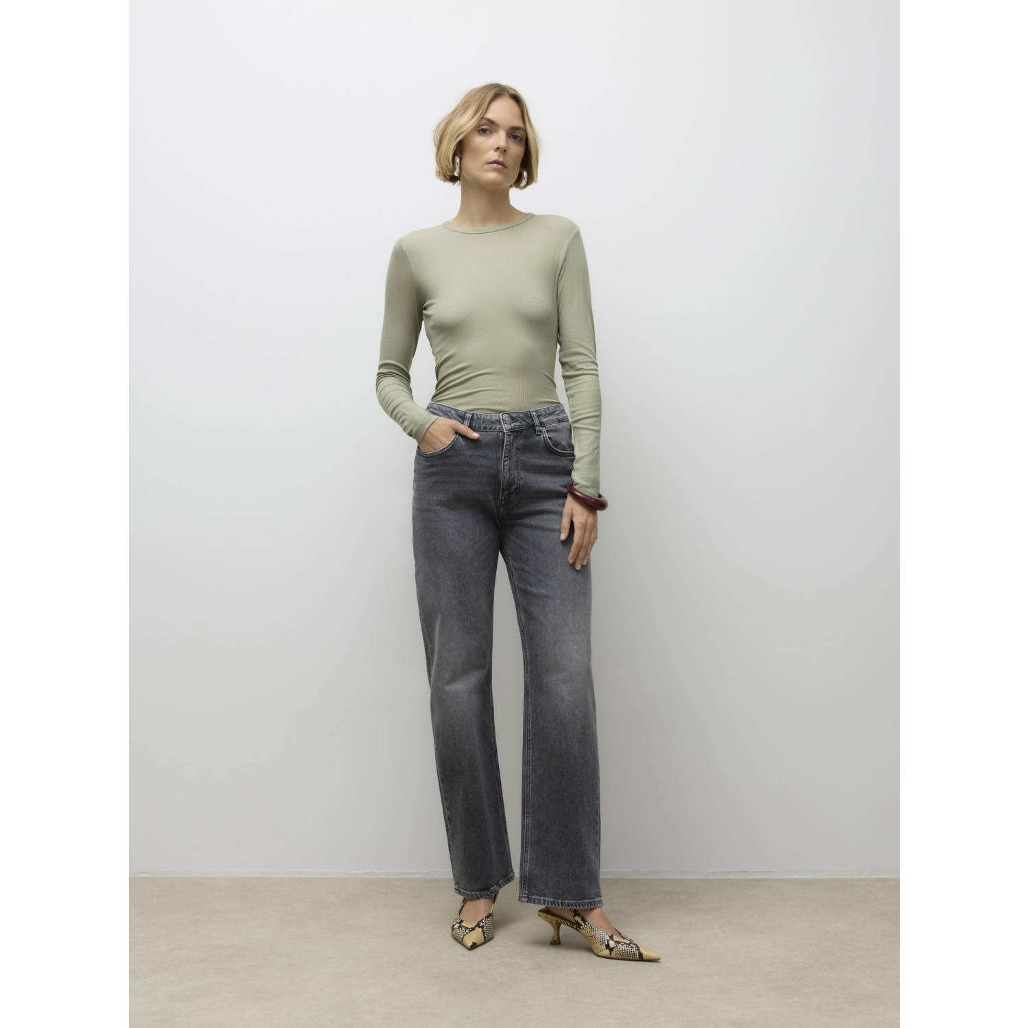 AWARE straight leg jeans grey denim