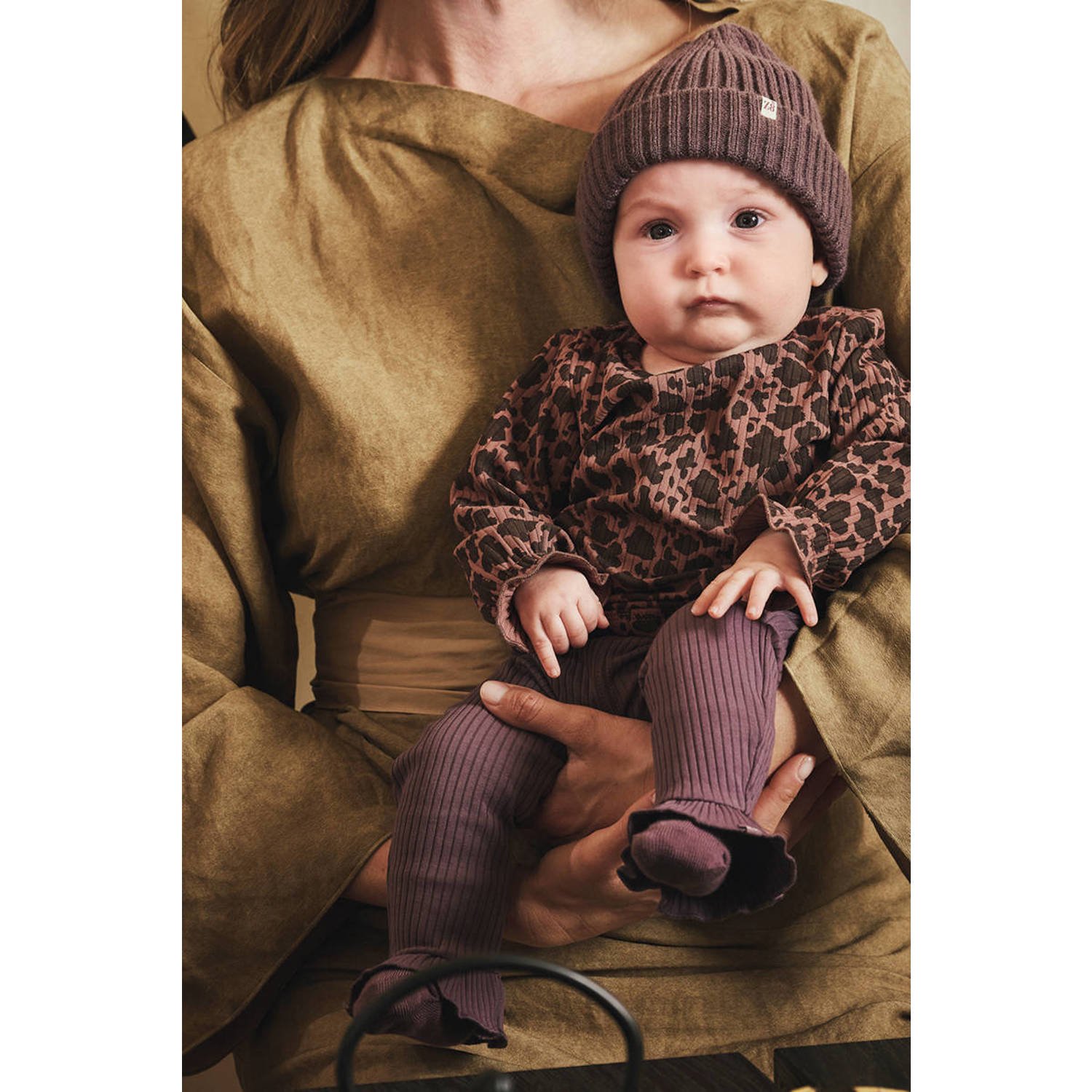 Z8 newborn baby broek Miracle paars