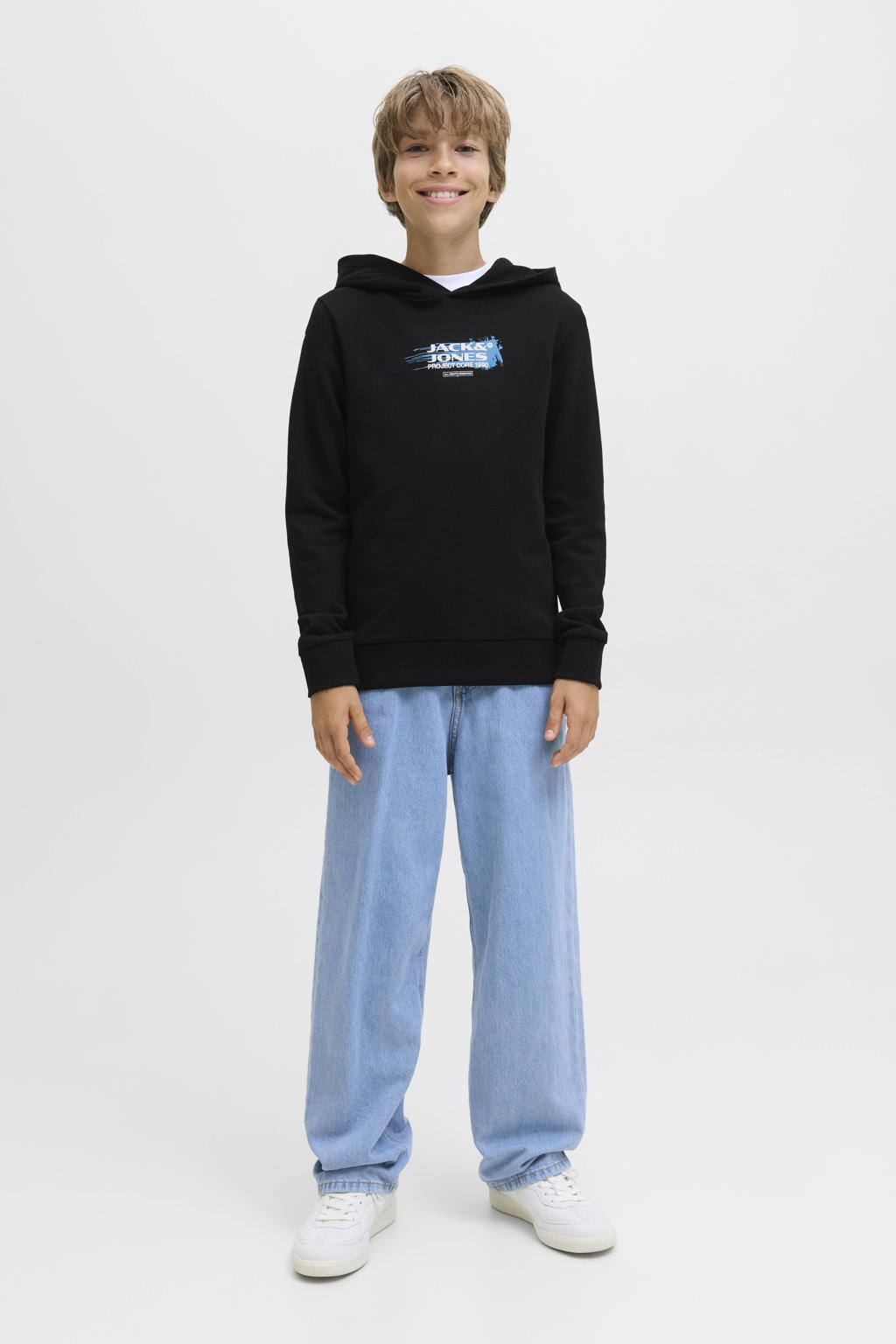 Zwarte jongens JACK & JONES JUNIOR hoodie van sweat materiaal met printopdruk, lange mouwen en capuchon
