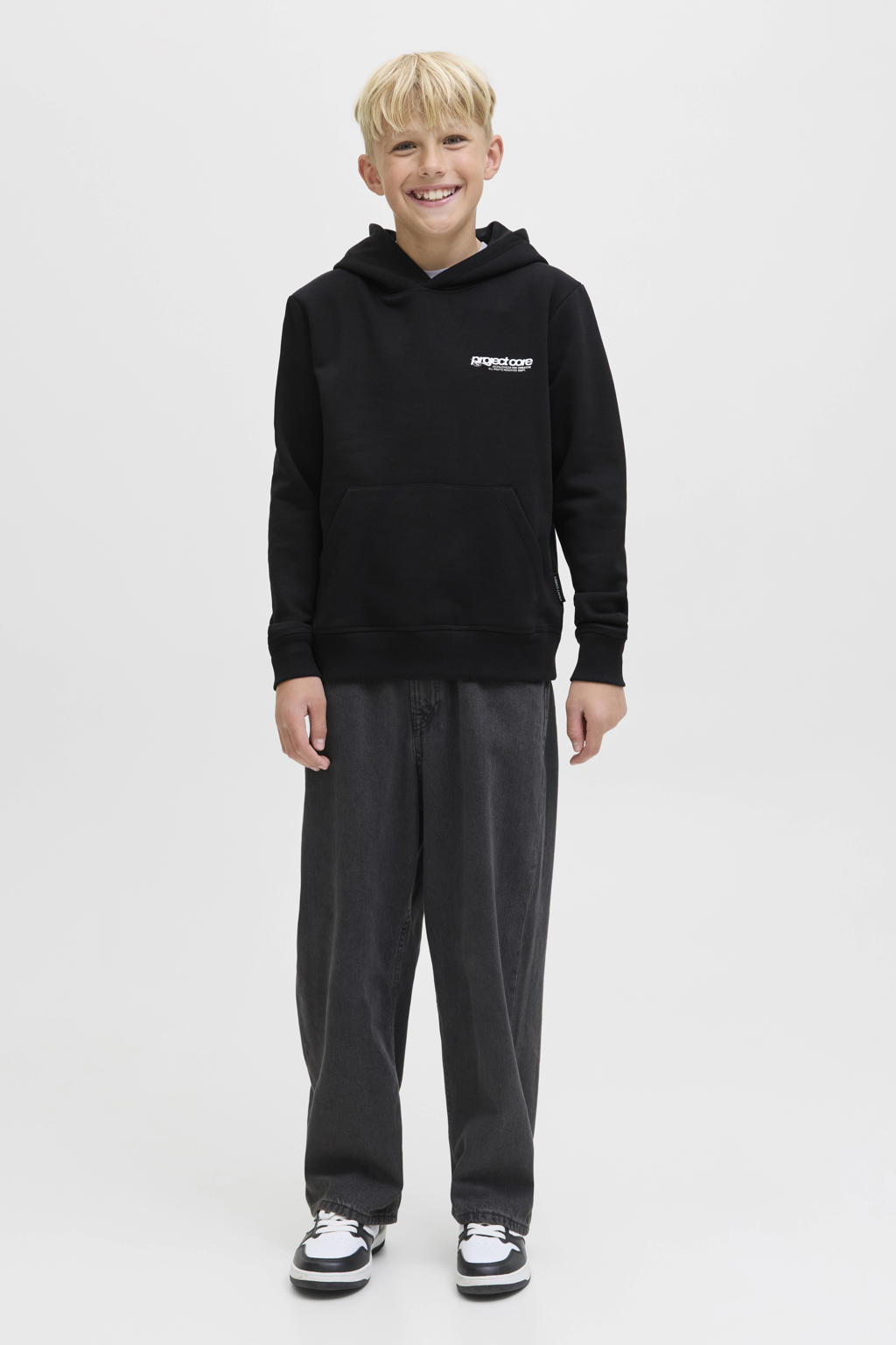 Zwarte jongens JACK & JONES JUNIOR hoodie van sweat materiaal met backprint, lange mouwen en capuchon