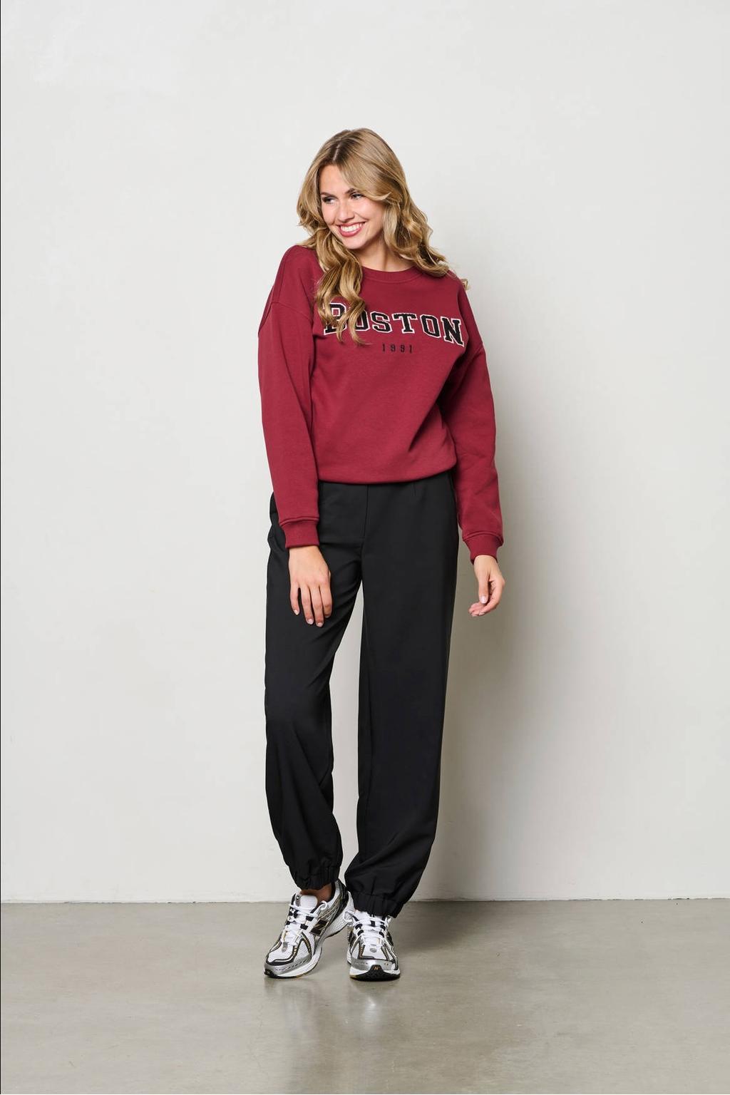 Rode dames &Co Woman sweater van katoen met tekst print, lange mouwen, ronde hals en borduursels