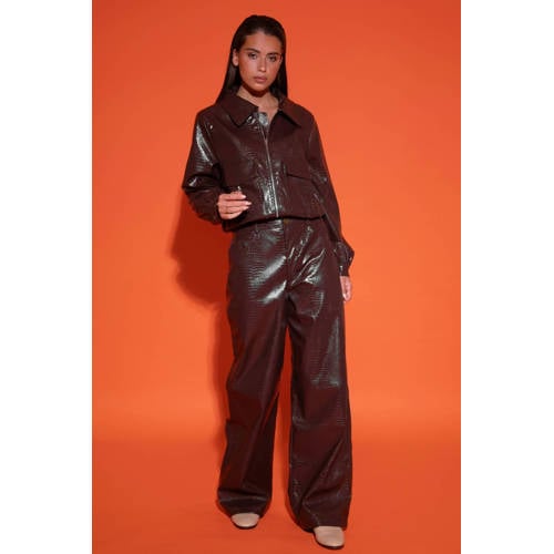 Studio AMAYA imitatieleren wide leg regular waist coated broek bruin afbeelding